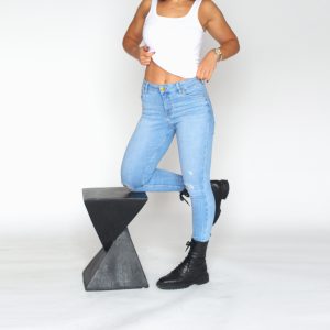 High Waisted Light Wash Skinny Jeans: Ripped Knee