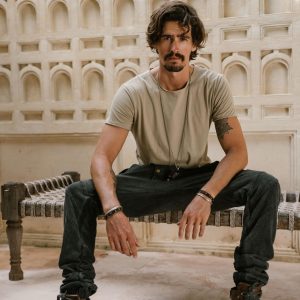 Valo Fit Organic Cotton Tee: Slim Crew Neck